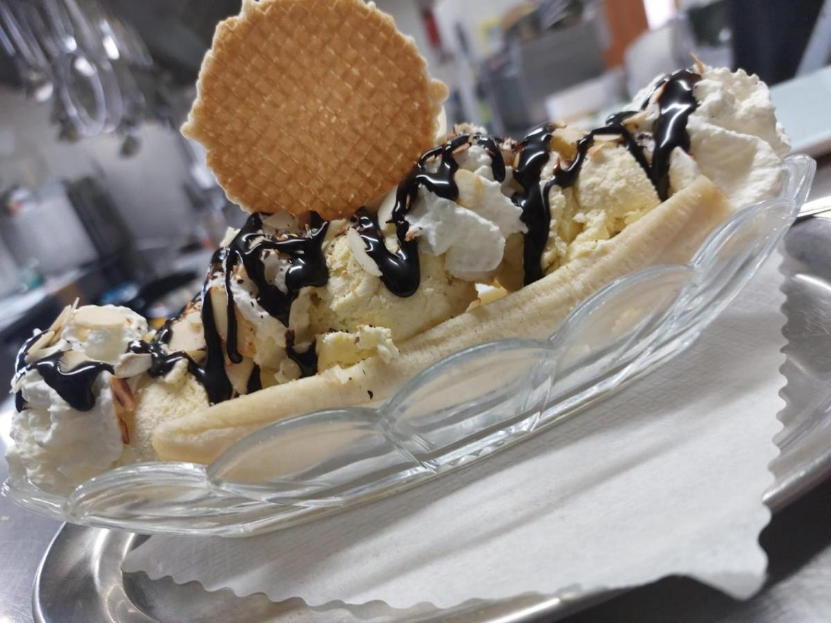 科罗茨胡博餐厅酒店 诺伊堡艾姆因 外观 照片
